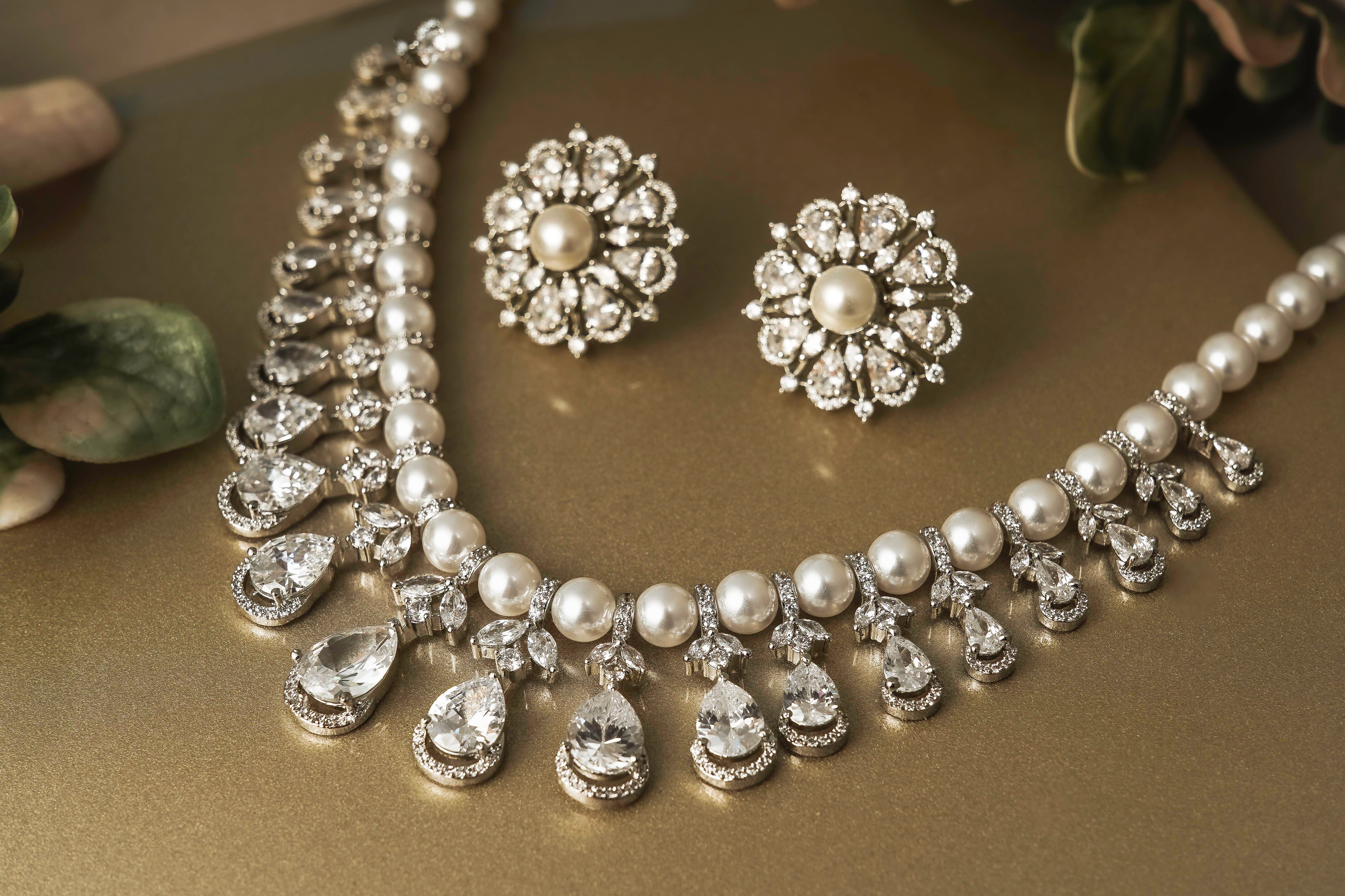 Noorika Pearl Necklace & Earrings Set - Anoree