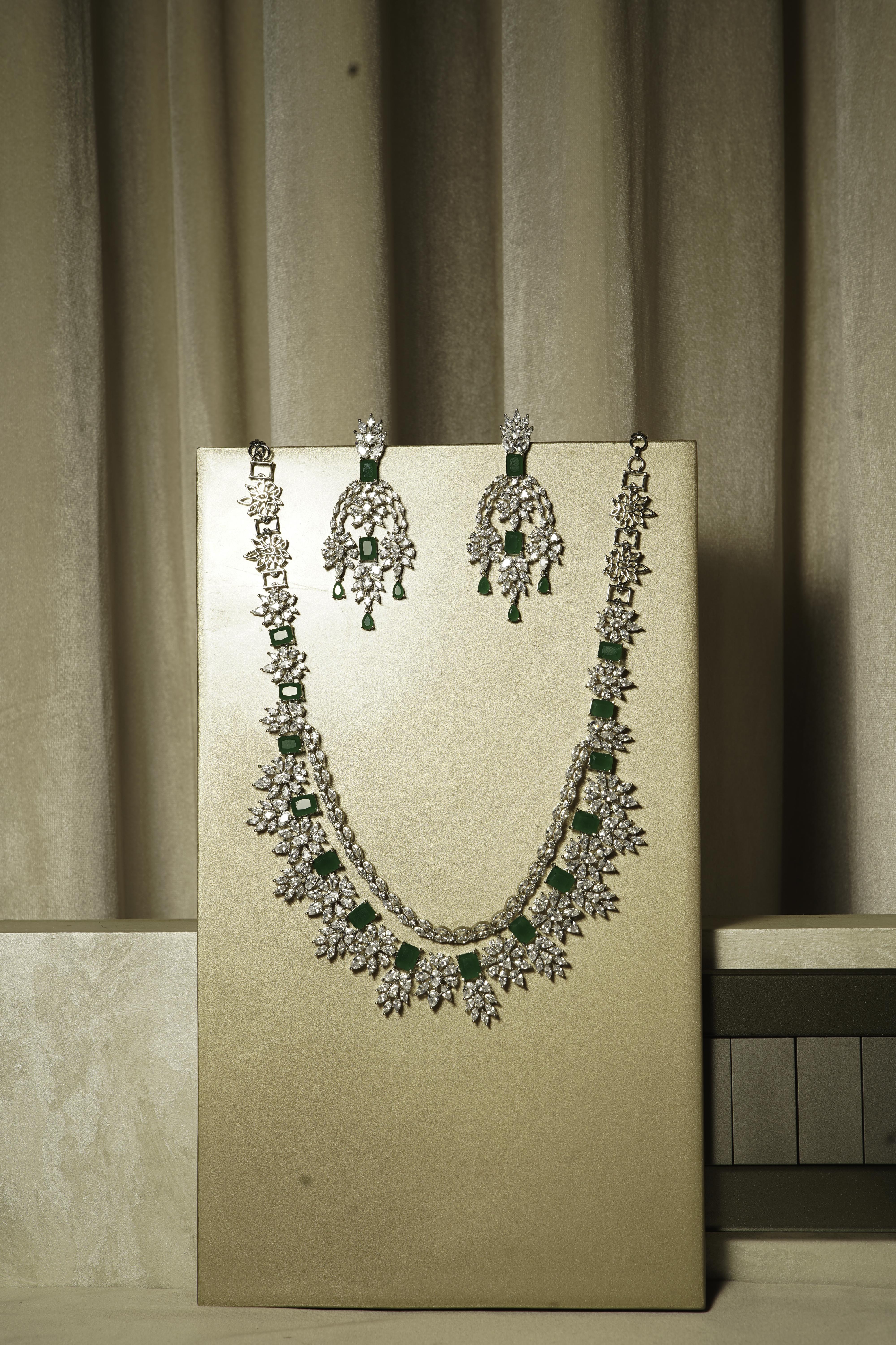 Zarreen Necklace & Earrings Set - Anoree