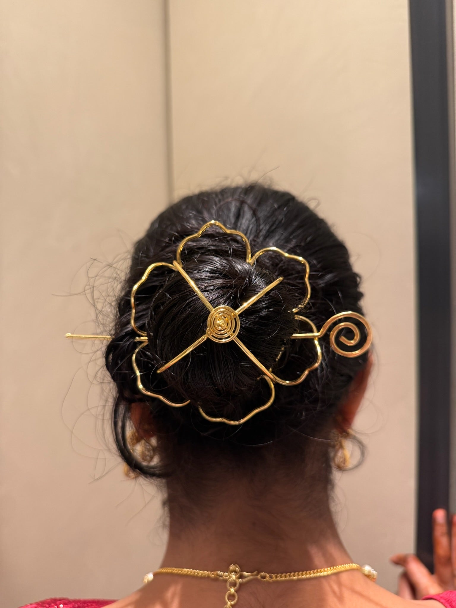 Halo Twirl Bun Holder