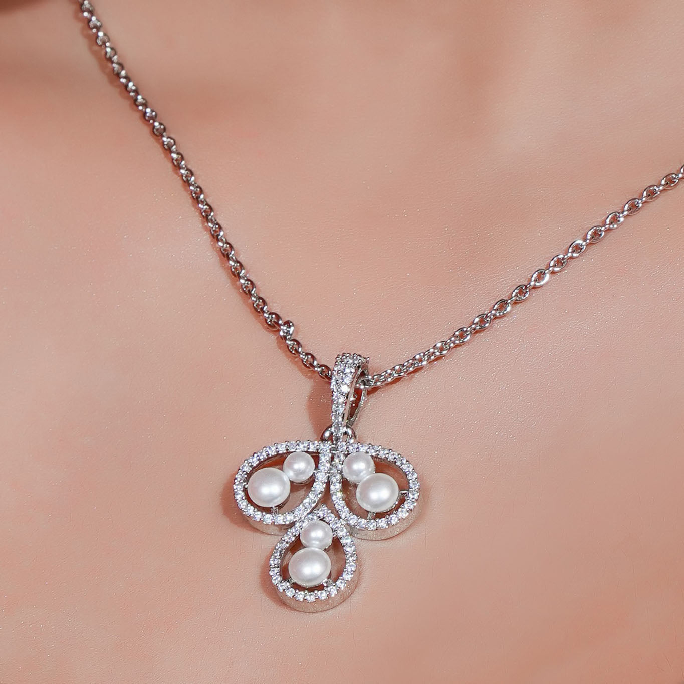 Spade Royale Pearl Pendant & Earring Set