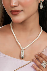 Emerald Zenith Pearl Necklace & Earring Set