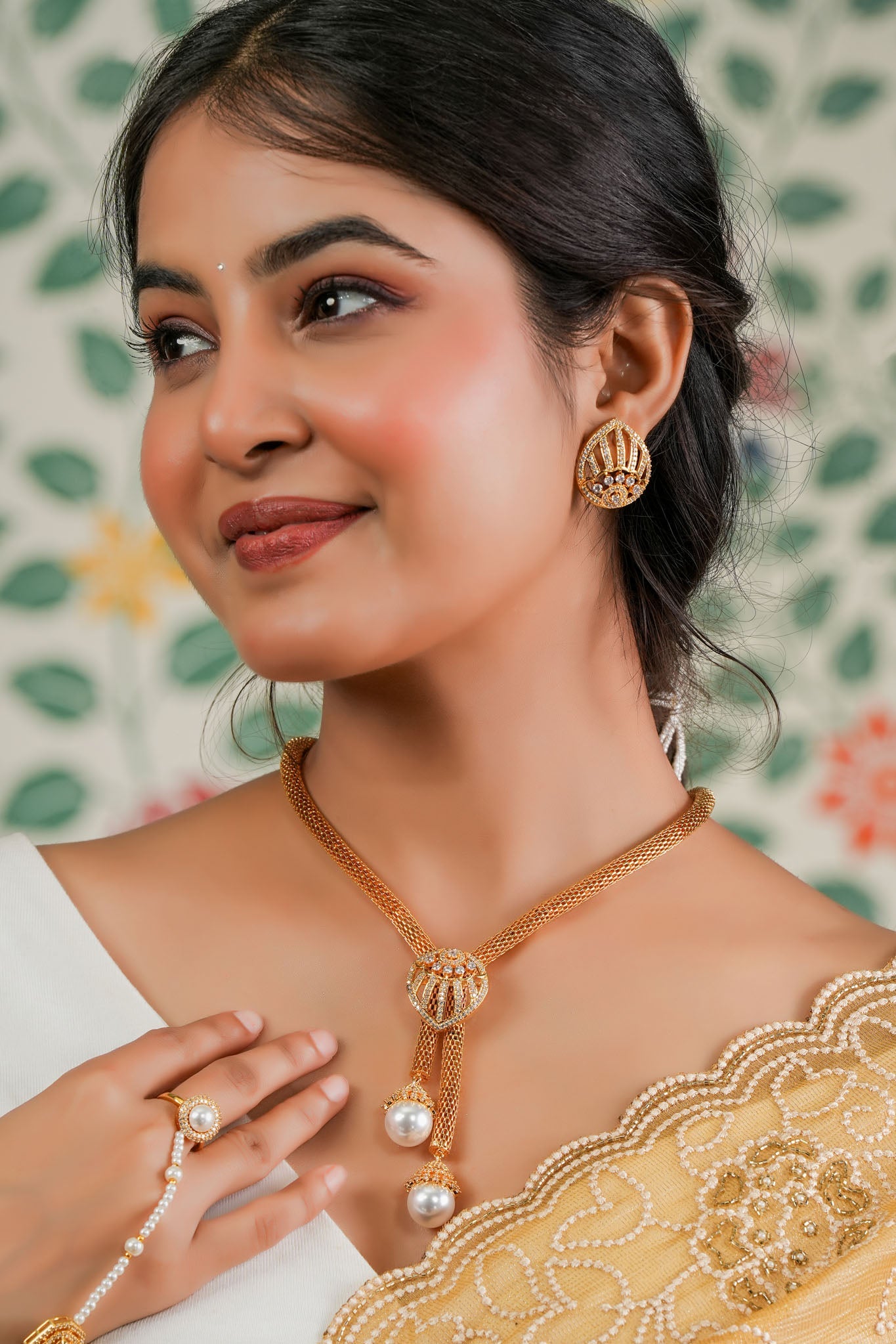 Paan-e-Moti Pearl Necklace + Earring Set