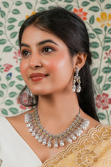 Nova Noor Pearl Choker & Earrings Set