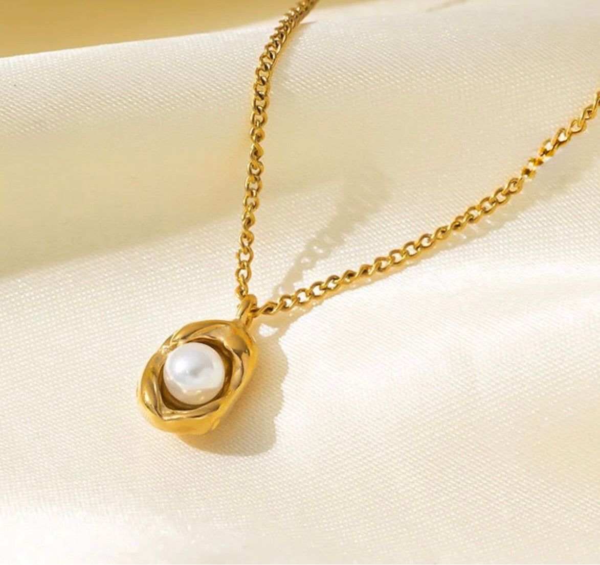 Dainty Pearl Necklace | 18K Gold Plated | Stainless Steel | Tarnish-Free | Waterproof | Demi-Fine