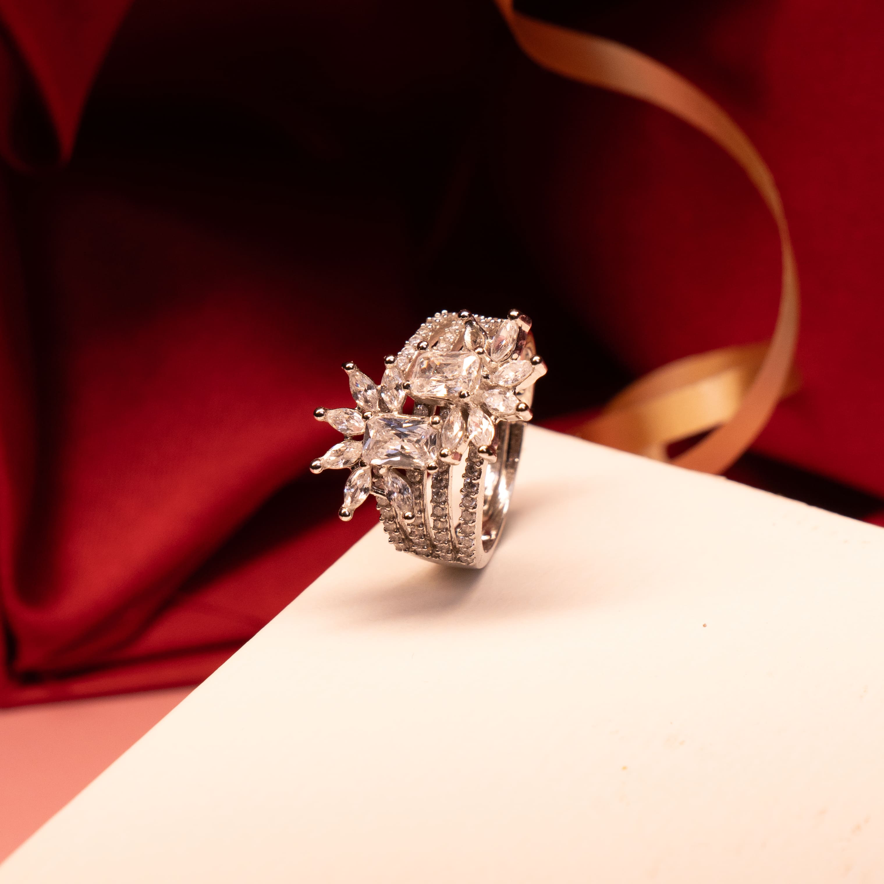 Luxe Lumina Ring